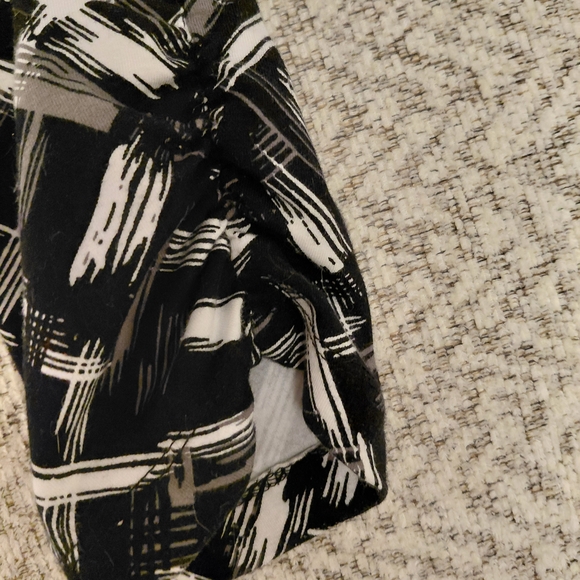 Vintage Slimming Options Black and White Patterned Women's Leggings. Size M - Picture 3 of 6